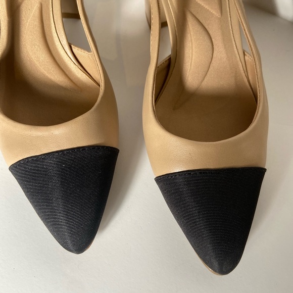 Anne Klein~Baxter~Two-Toned~Slingback~Almond Toe~Block Kitten Heel~Pump~Size 7 - Picture 3 of 12